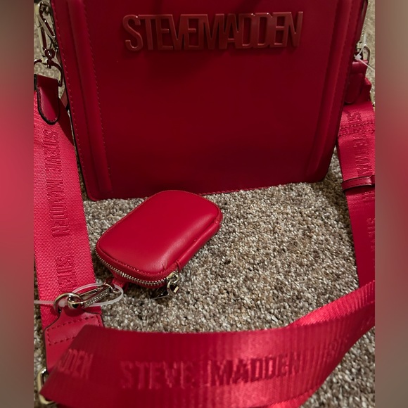 NWT Tiktok VIRAL Steve Madden Evelyn Satchel Crossbody Convertible Chevy Red - Picture 8 of 12